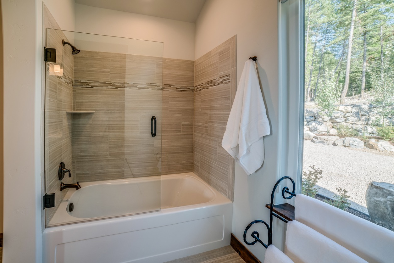 Shower & Tub Repair in Rivereno